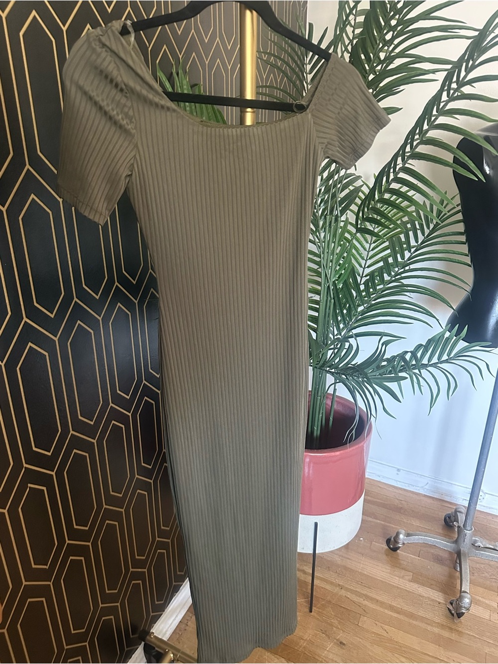 Ribbed Olive Green Off-Shoulder Maxi Dress